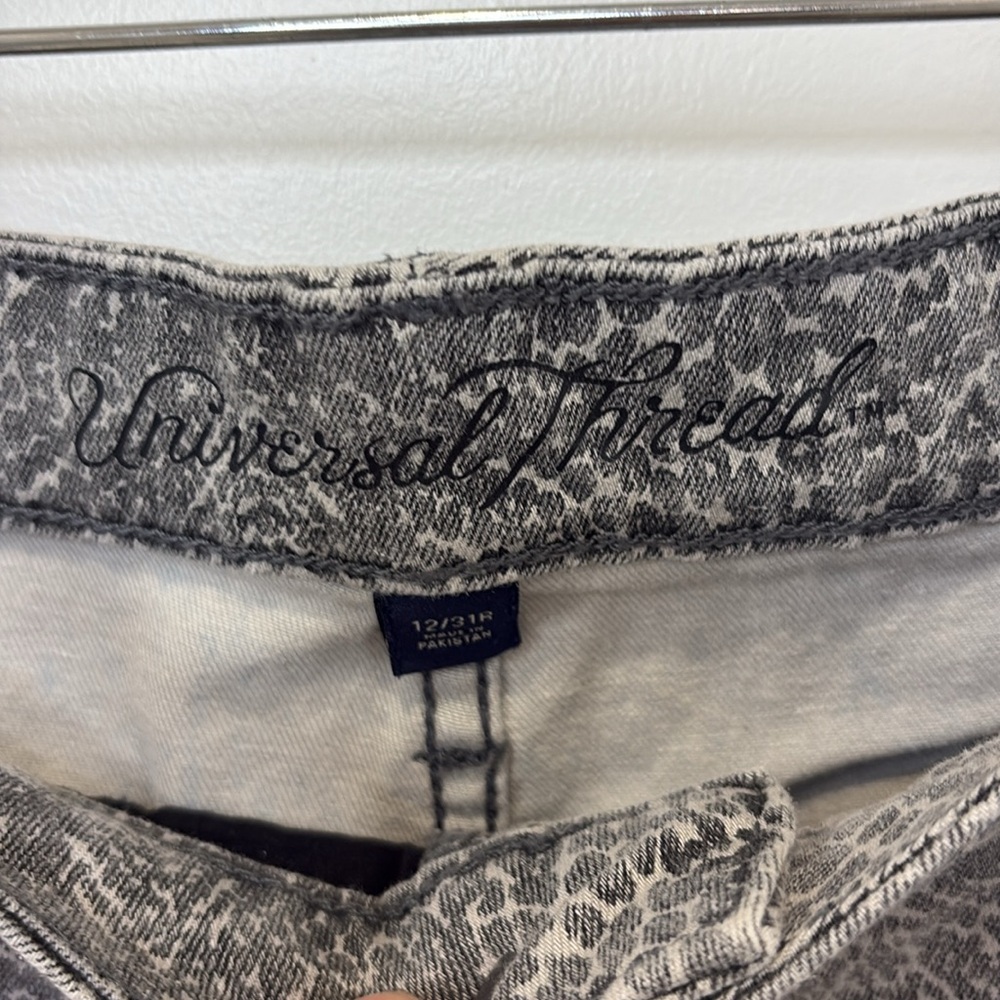 Universal Thread Gray Patterned Jeans - Picture 4 of 5